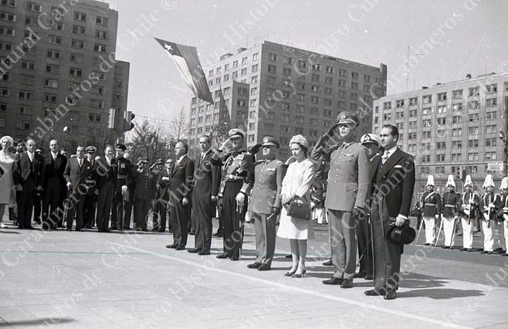 Homenaje a O'Higgins Reina Isabel II 02
