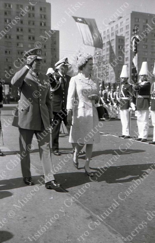 Homenaje a O'Higgins Reina Isabel II 04