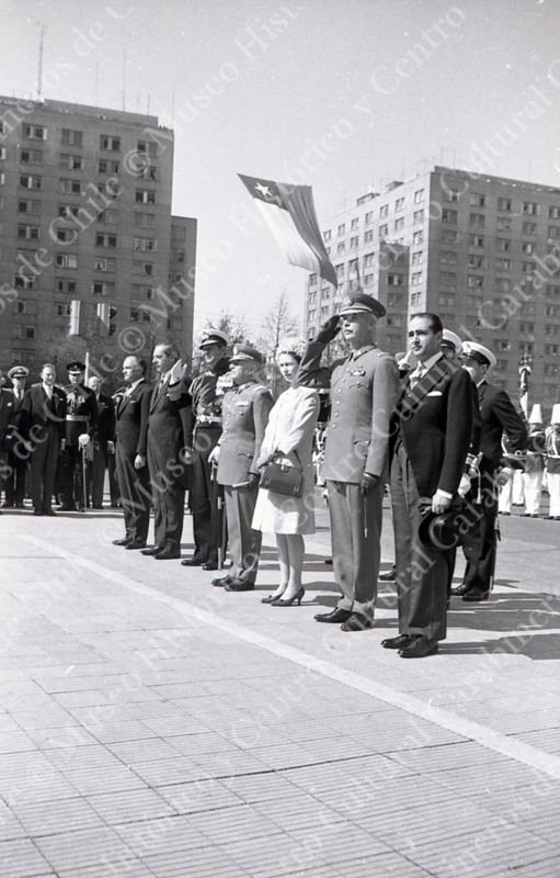 Homenaje a O'Higgins Reina Isabel II 03