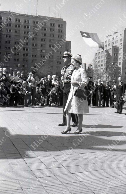 Homenaje a O'Higgins Reina Isabel II 03